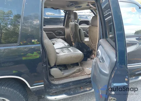 1998 GMC Suburban 1500 Sl z USA, uszkodzony, nr VIN 3GKEC16R7WG502747